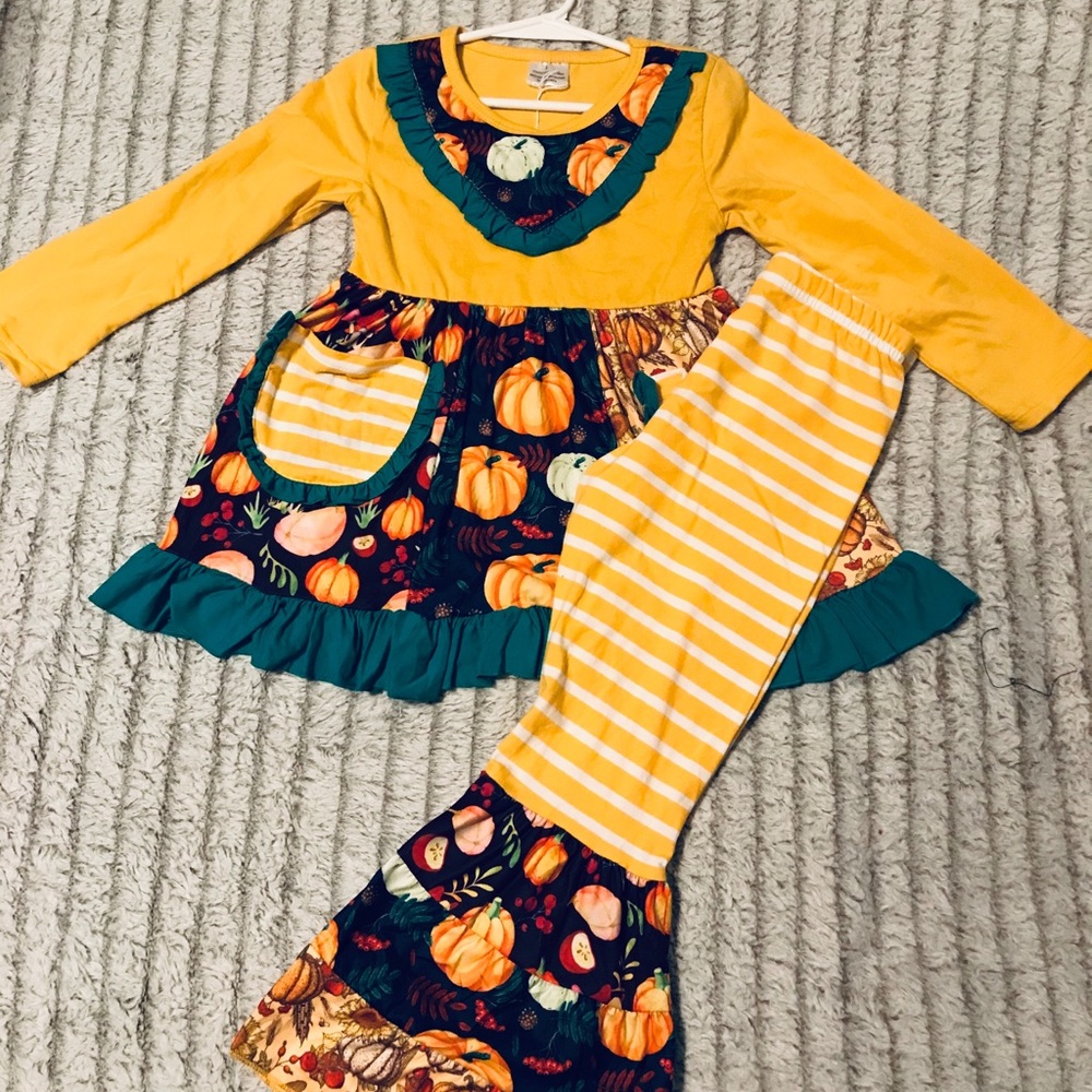 NWT Girls Pumpkin Print 2-Piece Set